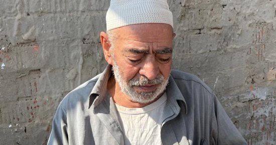 عم فوزي: ركبت الباص ومساعد السائق دفعنى بيده فوقعت على وشى.. فيديو