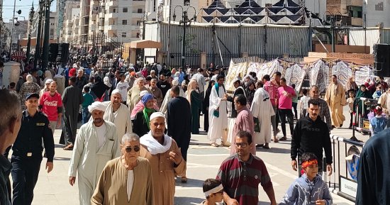 إقبال الزوار على مسجد السيد البدوى لصلاة الجمعة فى الليلة الكبيرة لمولده.. مباشر
