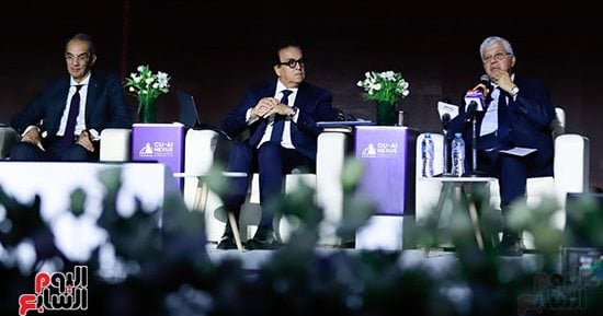 بدء الجلسة الوزارية الأولى بمؤتمر جامعة القاهرة الدولى للذكاء الاصطناعى