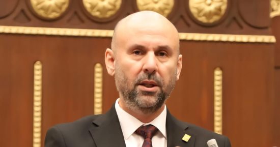 النائب باسم كامل يؤدى اليمين الدستورية.. والتعليم والصحة أولوية
