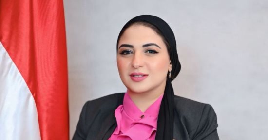 زوجة الشهيد رامى هلال بعد تسلمها كارنيه عضوية مجلس الشيوخ: وجودى بالمجلس مسؤولية كبيرة وعهد جديد لمواصلة تضحيات الشهداء..مروة توفيق: أواصل مأمورية زوجى البطل.. وبلادنا تشهد إنجازات كبيرة فى عهد الرئيس السيسى