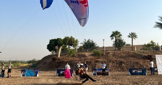لليوم الثانى.. سماء الأقصر تتزين بمغامرات مظلات الباراموتور بمشاركة 100 أجنبى من 15 دولة