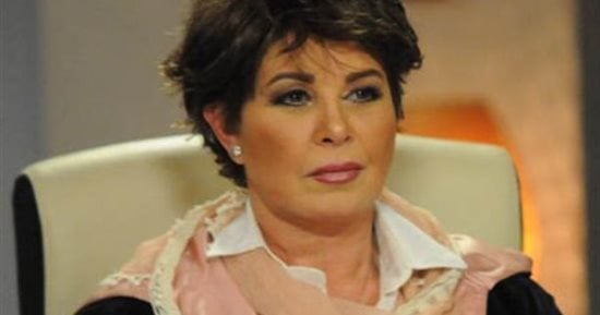 تفاصيل مداخلة العتاب من أشرف زكى للإعلامية نجوى إبراهيم بسبب إطلالات الفنانات