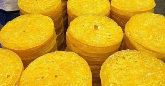 المشبك الدمياطي حلوى تميزت بها دمياط وذاع صيتها بين المحافظات.. صور