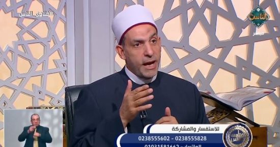 حكم تصفح الموبايل فى المسجد أثناء خطبة الجمعة؟.. أمين الفتوى يجيب