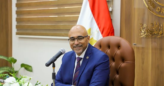 هيئة الدواء المصرية تبحث مع ممثلي شركات التصنيع تنفيذ مشروع التتبع الدوائي