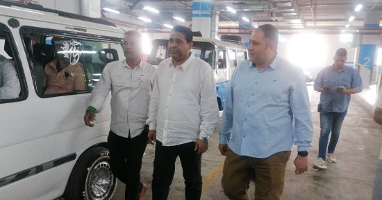 حملات على المواقف بحى حدائق القبة لمتابعة الالتزام بالتعريفة الجديدة.. صور