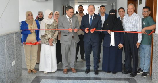 رئيس جامعة دمياط يفتتح حملة "اطمن على صحة عظامك" فى كلية الطب
