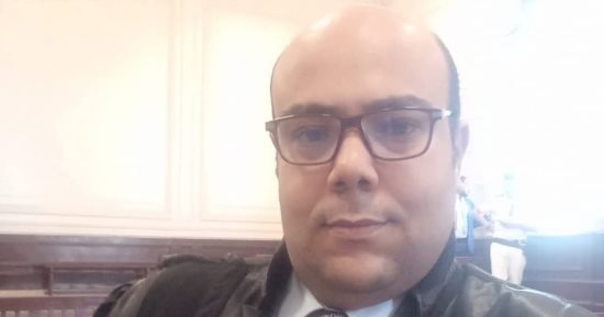 دفنوه جنب أبوه.. دفن نجل محامى الإسكندرية بعد وفاة والده حزنا