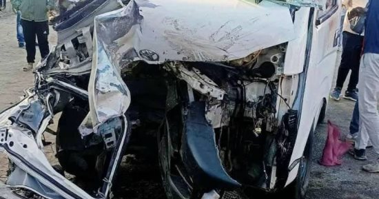 إصابة 9 أشخاص في انقلاب سيارة ميكروباص بقنا