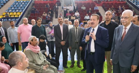 محافظ المنوفية يسلم عقود عمل لعدد من ذوى الهمم لدمجهم فى سوق العمل
