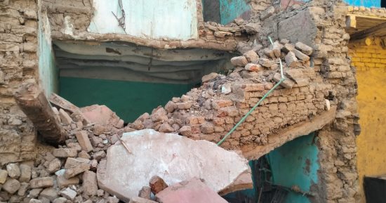 انهيار منزل من طابقين بقرية قاو غرب سوهاج وإصابة مالكه