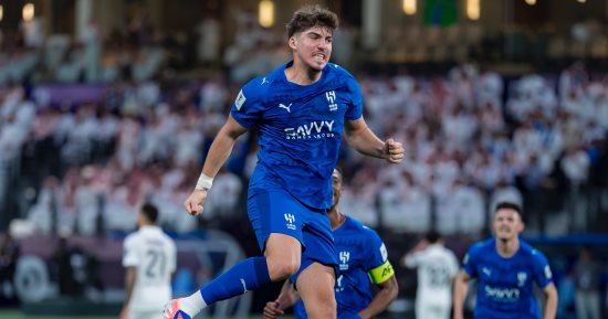 النجمة ضد الهلال.. صراع القمة والقاع في الدوري السعودي