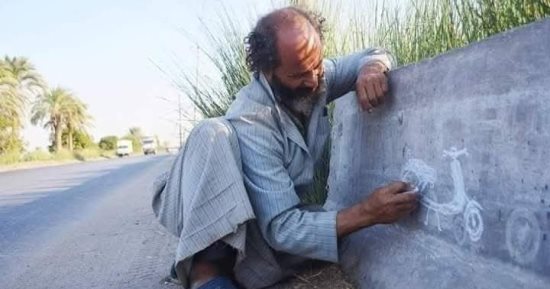 صدمه القطار.. مصرع رسام الشارع الأخرس بالمنيا