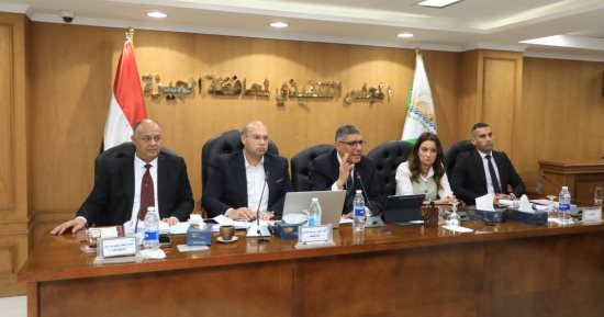 محافظ الجيزة: تدعيم الشوارع الحيوية بأكثر من 800 بالوعة لصرف مياه الأمطار