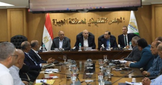 نائب محافظ الجيزة يستعرض مقترح تخصيص أرض لإقامة محطة رفع صرف صحى فى بشتيل