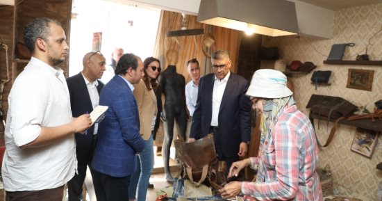 محافظ الجيزة يتفقد مشروعات جهاز تشغيل الشباب ويؤكد مراعاة النسق الحضارى