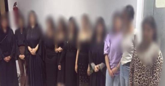 شبكة العباءات السوداء.. حجز 11 سيدة يديرن تطبيق للدعارة تحت ستار الـ"مساج"