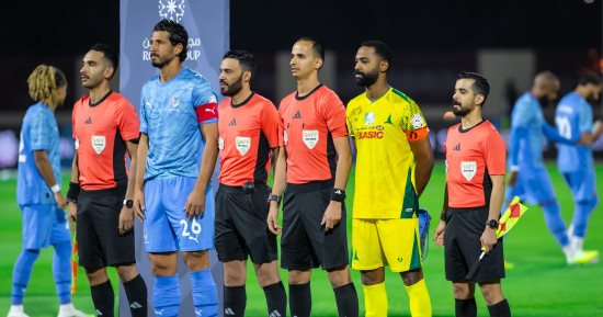 نيوم ضد الخليج .. التعادل 1-1 يحسم الشوط الاول
