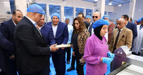 وزيرا التنمية المحلية والزراعة يتفقدان مشروع الإنتاج الحيواني ومجمع تمور الوادي الجديد 