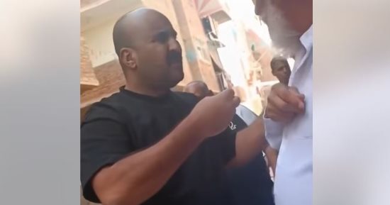 القبض على مالك المنزل المتهم بالاعتداء على مستأجر مسن بالسويس.. فيديو