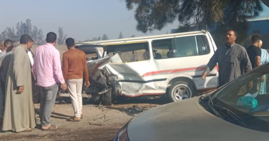 إصابة 10 أشخاص فى حادث تصادم سيارة ميكروباص وملاكى بكفر الشيخ.. صور