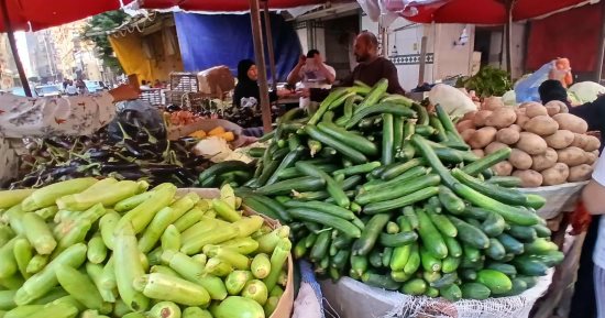 استقرار أسعار الخضروات والفاكهة بسوق العبور.. والطماطم تسجل مستوى قياسى