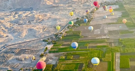 الأقصر من السماء مناظر ساحرة لا تنسى.. رحلات البالون الطائر تسحر أنظار الزائرين