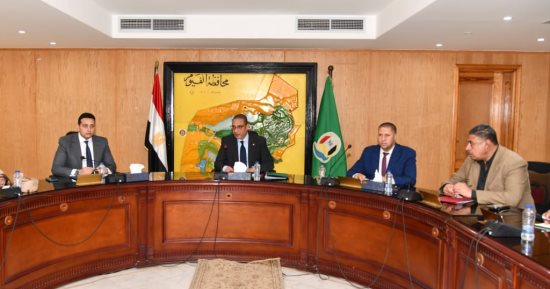 محافظ الفيوم يتابع الاستعداد لانتخابات النواب.. ويؤكد: نقف على مسافة واحدة