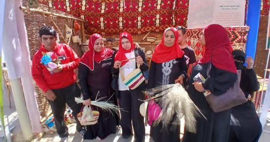 إبداعات ذوى الهمم فى الحرف اليدوية من الخوص بالوادى الجديد.. فيديو