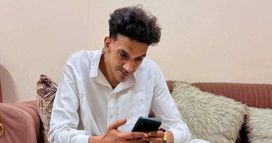 مجدى شطة بسبحة 99 حبة وجلباب أبيض فى أول ظهور بعد الإفراج عنه