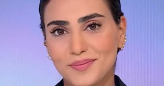 مذيعة تنقل خبر توقفها بسبب السرطان فى ختام النشرة: أنا رايحة بس راجعة أقوى.. فيديو
