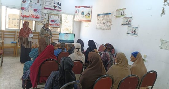 قافلة “حياة كريمة” تقدم خدماتها الطبية لـ 957 مواطنًا بقرية منبال بمركز مطاى