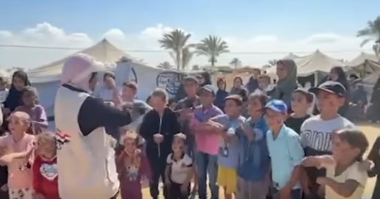 مصر الخير عضو التحالف الوطنى واللجنه المصرية تنظم يوما ترفيهيا لأطفال غزة..فيديو