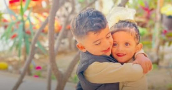 ولدا معا واستشهدا معا.. التوأم يحيى وشام يستشهدان مع والديهما خلال قصف إسرائيلى لمخيم النصيرات.. الأسرة تنفست الصعداء بعد وقف إطلاق النار وعادت لمنزلهم لتنهال عليهم صواريخ إسرائيل وتبيد الأسرة بأكملها