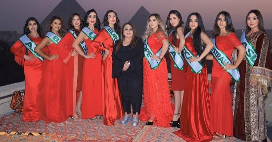 ملكات جمال العالم أمام الأهرامات