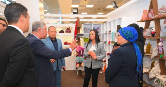 المنتجات السيناوية التراثية تتصدر معرض ديارنا بمطار شرم الشيخ.. صور