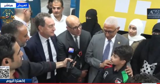 فلسطينية لسفير فرنسا بالقاهرة: نعود لديارنا ونعيش فى سلام.. ومصر نعم الأهل