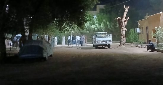 انهيار أسر 4 شباب ماتوا بصعق كهربائى فى قنا أمام المشرحة .. فيديو