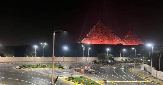 لوحة فنية تزين الجيزة.. أجمل جولة بمحيط المتحف المصرى الكبير