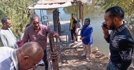 محافظ سوهاج يوقف معدية غير مرخصة فى البلينا 