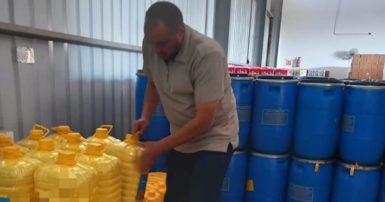 ضبط 16 طن سمن مجهول المصدر ونصف طن جبن متعفن داخل مخزن بسوهاج... صور