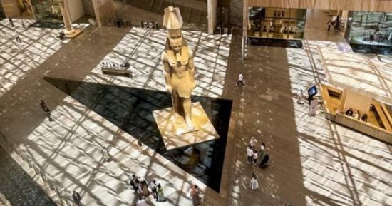 المتحف المصرى الكبير الأول فى الشرق الأوسط صديقا للبيئة ومحايدا كربونيا.. حاصل على شهادة البناء الأخضر والاستدامة.. اسقف عاكسة ومظلات خارجية للوقاية من الحرارة.. صور
