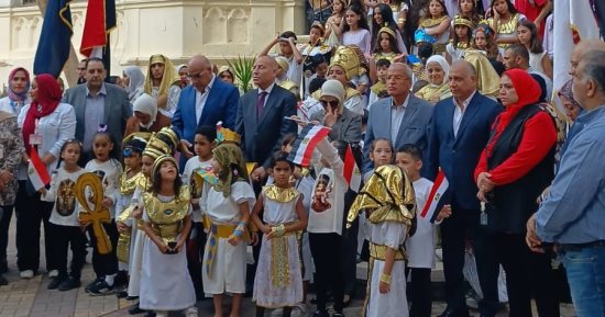 محافظ القاهرة يشارك الطلاب الاحتفال بافتتاح المتحف الكبير.. فيديو 