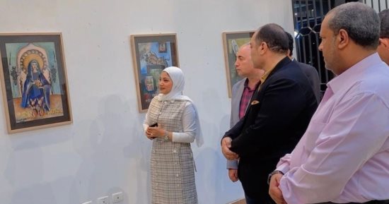 حكايات ذبابة.. معرض شهيرة عنتر قطب يجمع بين الفلسفة والفن المعاصر