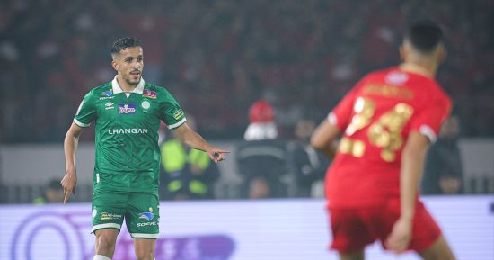 قمة سلبية أشعلها جمهور الوداد الرياضى ضد الرجاء فى الدورى المغربى.. فيديو