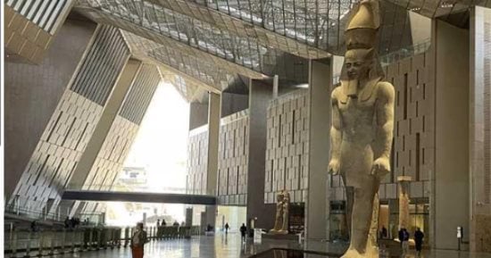المتحف المصرى الكبير.. تتويج لجهود الرئيس السيسى لإنعاش الاقتصاد بمشاريع ضخمة.. موقع سفر عالمى: تحفة فنية تبشر بتغيير جذرى فى المشهد الثقافى لمصر.. ويؤكد: استثمار مهم فى البنية التحتية السياحية والتراثية