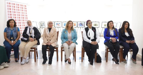 المستشارة أمل عمار تتفقد أنشطة برنامج نورة بحى الأسمرات