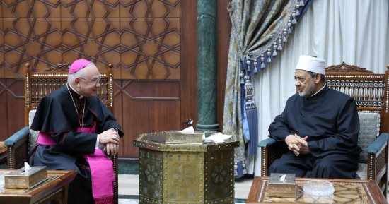 أحمد الطيب: الأزهر والفاتيكان يقدمان نموذجا للحوار الديني الراسخ في خدمة السلام