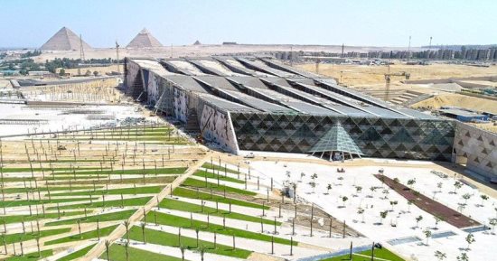 وكيل أول مجلس الشيوخ لـ "اليوم السابع": توافد الزائرين من مختلف الجنسيات على المتحف المصرى الكبير يعكس الشغف بالحضارة المصرية القديمة.. اللواء أحمد العوضي: سيكون نقطة تحول فارقة في السياحة الثقافية والأثرية